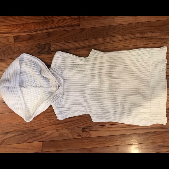 ALC Sleeveless Sweater Top - Picture 2 of 3
